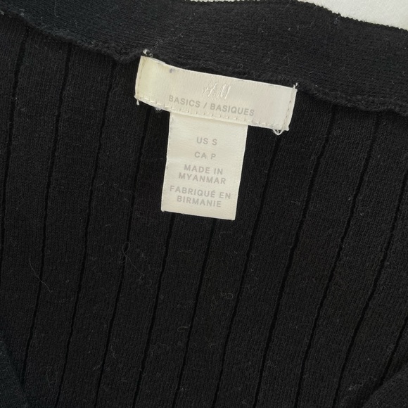 hm simple top with buttons - Picture 2 of 2